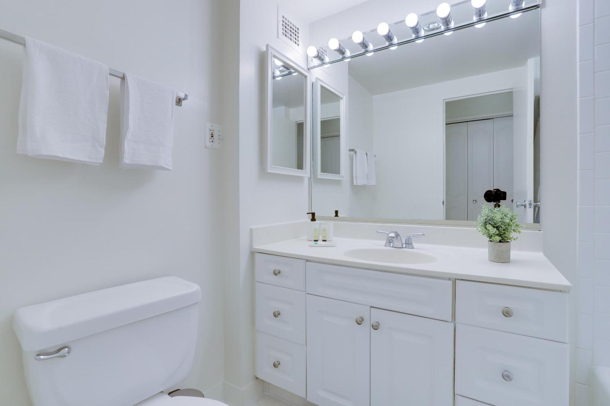 Spacious 2 Bedrooms Apt @Crystal City With Gym Arlington Extérieur photo