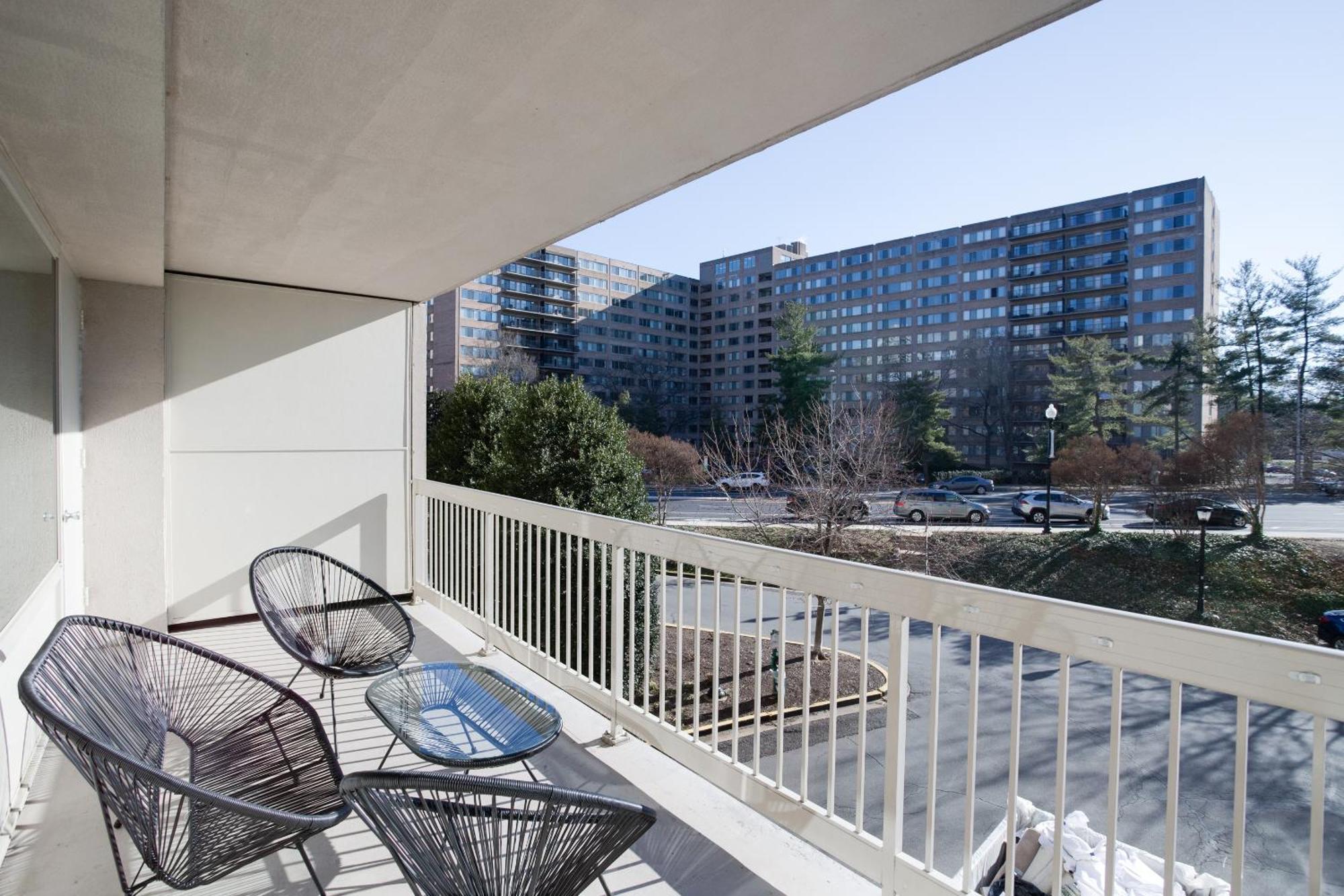 Spacious 2 Bedrooms Apt @Crystal City With Gym Arlington Extérieur photo