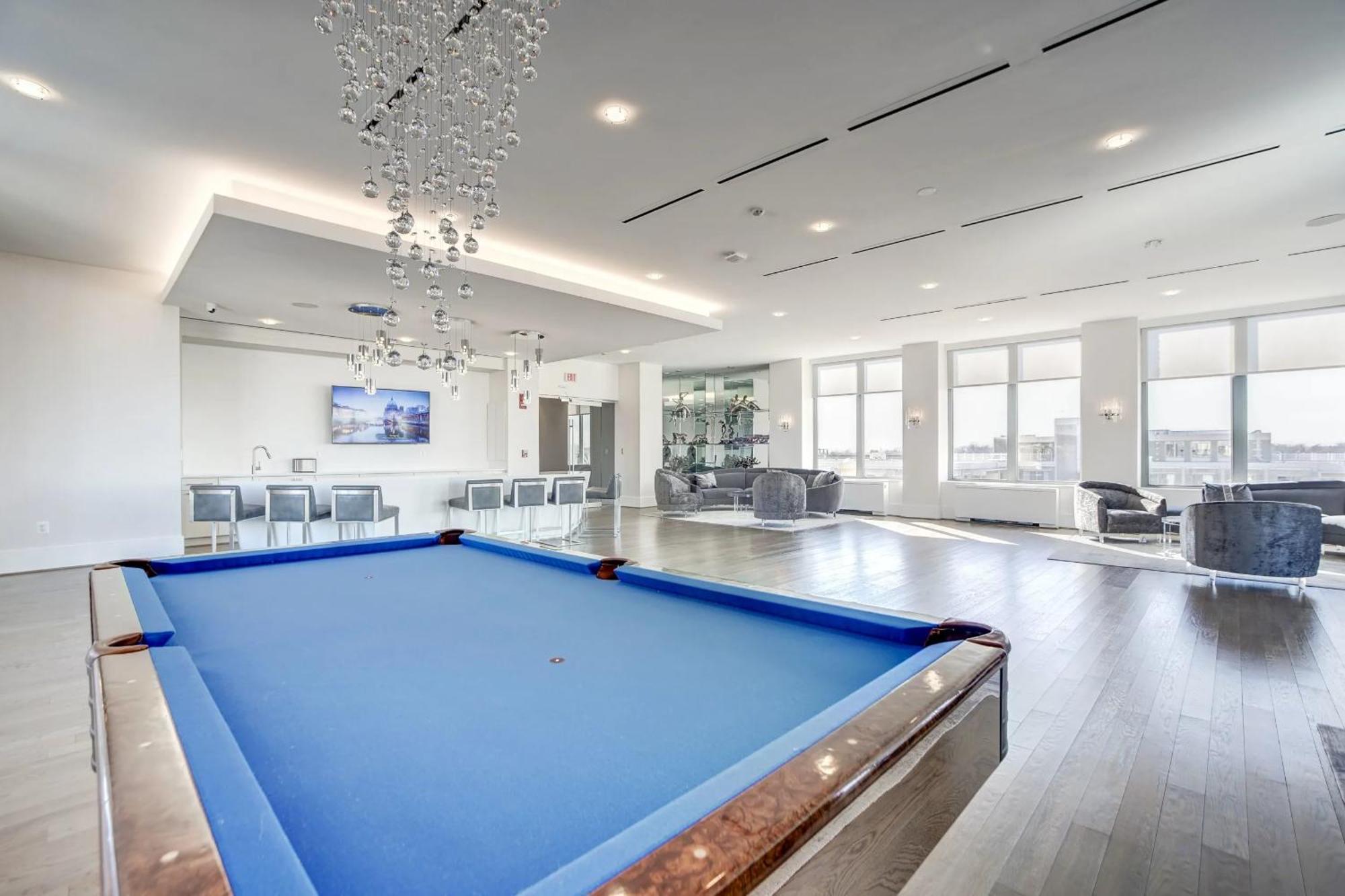 Spacious 2 Bedrooms Apt @Crystal City With Gym Arlington Extérieur photo