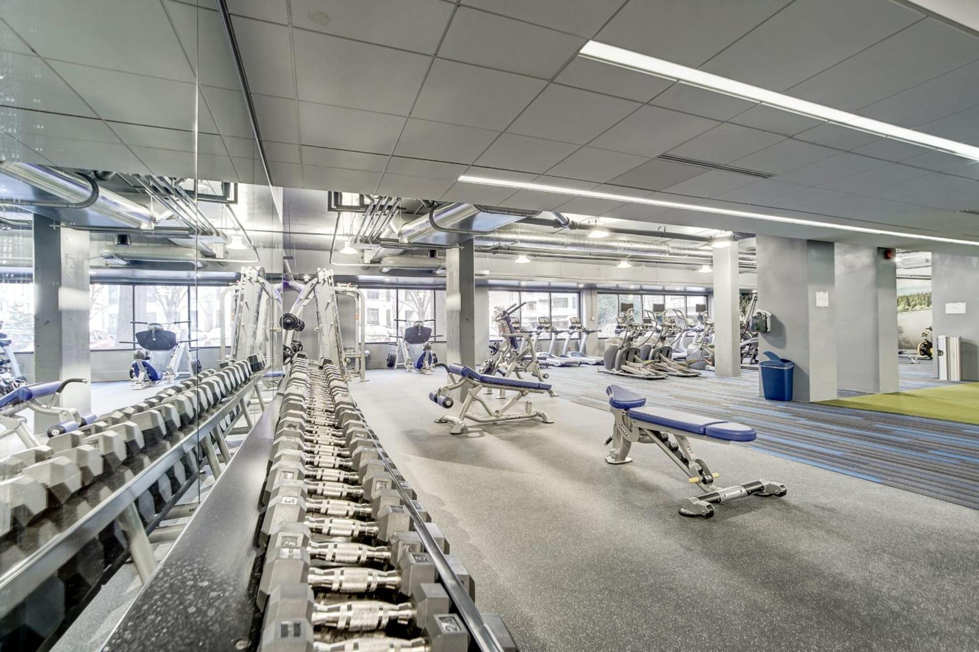 Spacious 2 Bedrooms Apt @Crystal City With Gym Arlington Extérieur photo